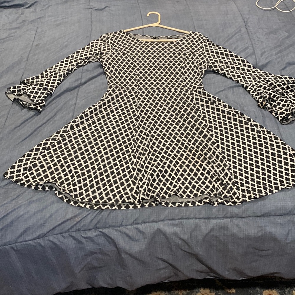 Black and white dress size L